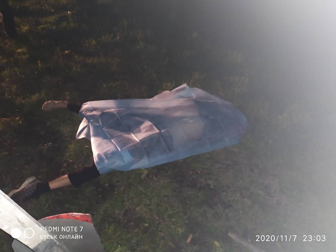 На Львівщині автомобіль Tesla насмерть збив 18-річного хлопця. Фото: Буськ онлайн