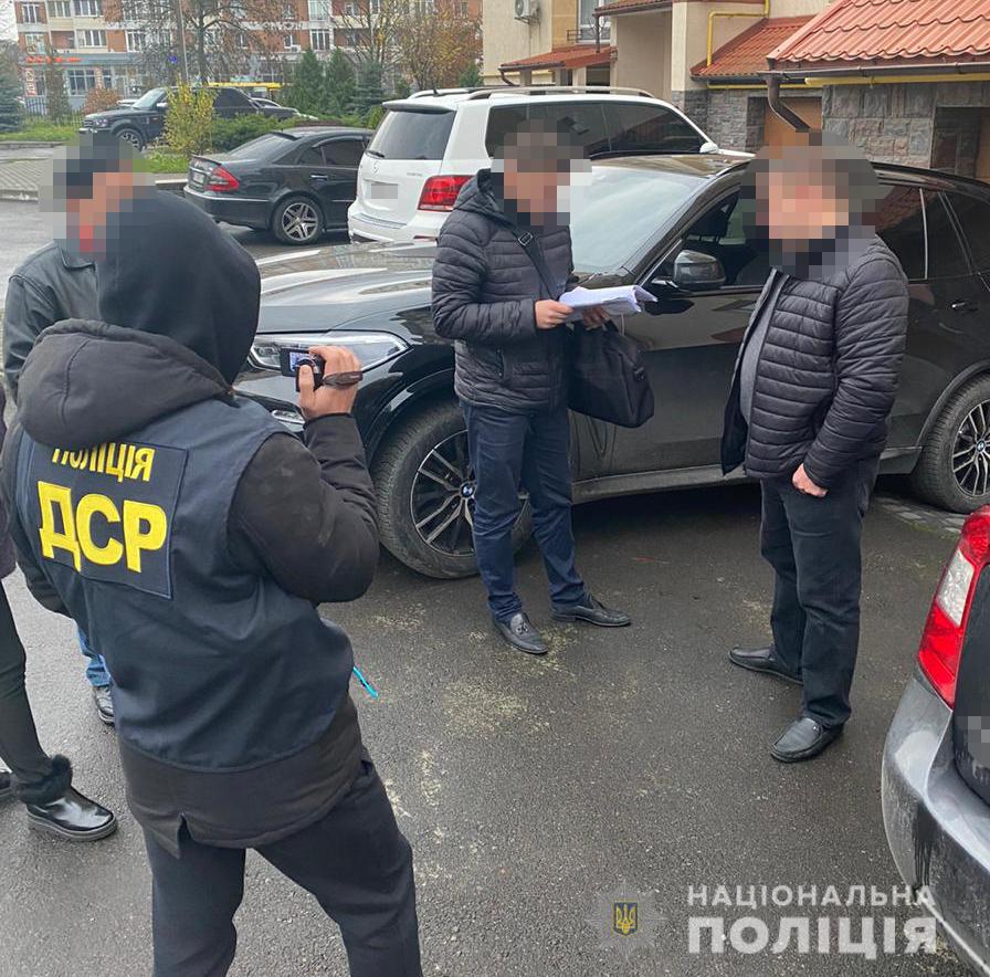 У Львові викрили схему, завдяки якій незаконно привласнювали квартири. Фото: поліції