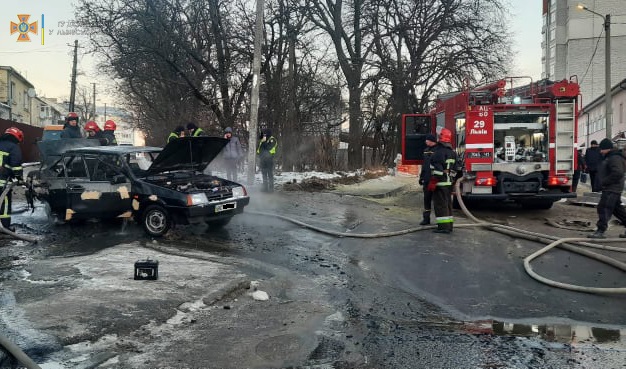 У Львові на Майорівці ущент згорів автомобіль