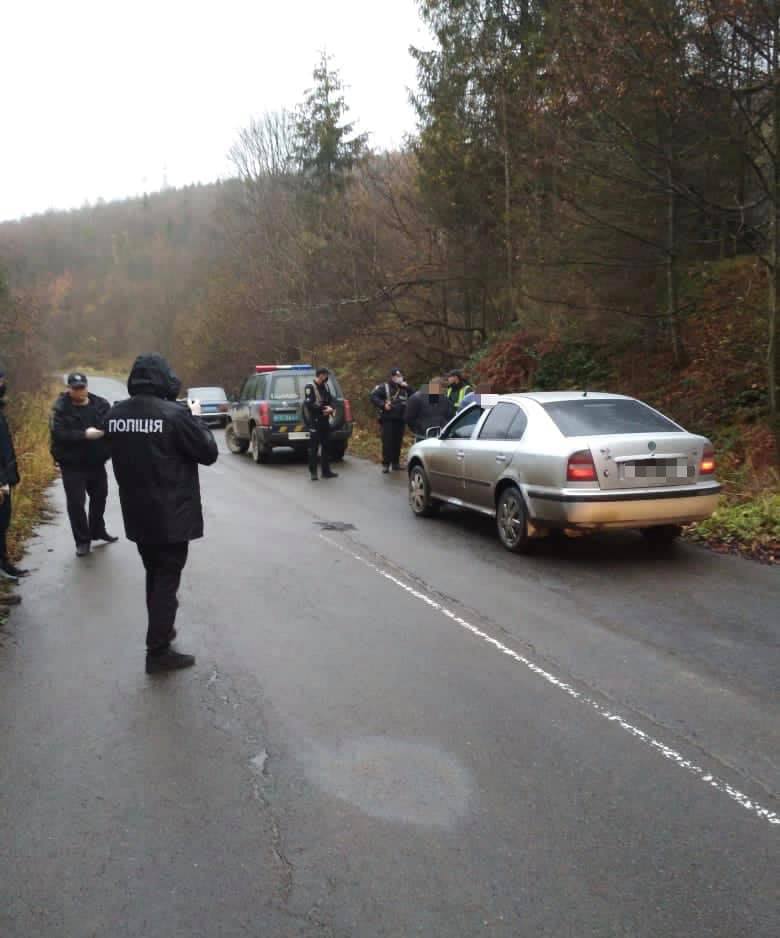 Поліцейські затримали двох чоловіків, які скоїли розбійний напад. Фото поліції