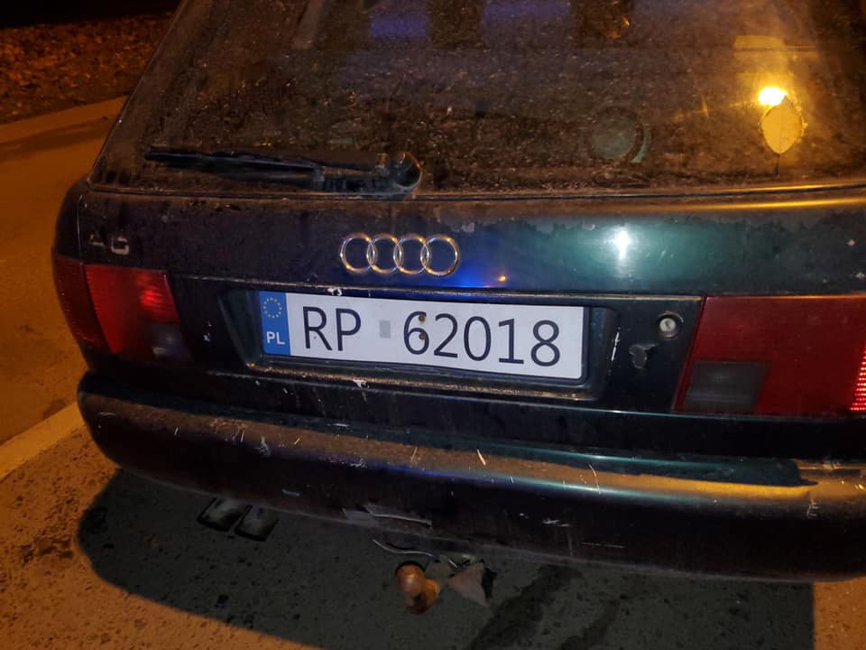 У Львові автомобіль Audi влетів під вантажівку. Фото: Варта1