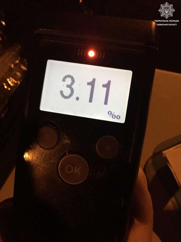 У центрі Львова п&rsquo;яний водій розбив три автомобілі. Фото поліції