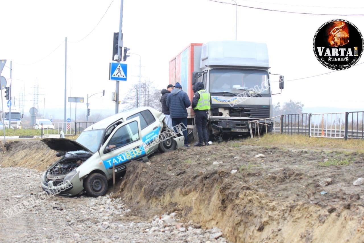 На об&rsquo;їзній Львова 17 грудня сталася ДТП. Фото: Варта1 