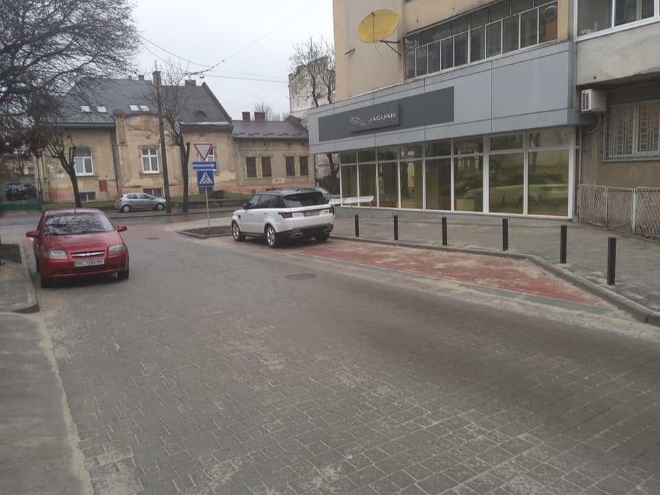 У Львові для проїзду відкрили вулицю Художню. Фото: Олег Шмід