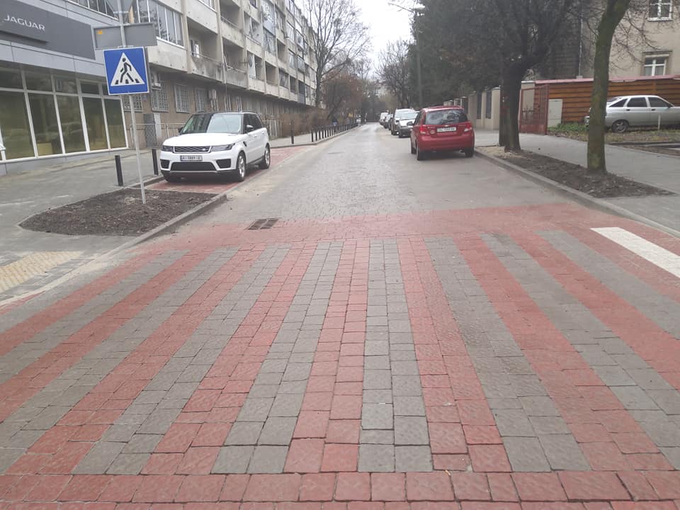 У Львові для проїзду відкрили вулицю Художню. Фото: Олег Шмід