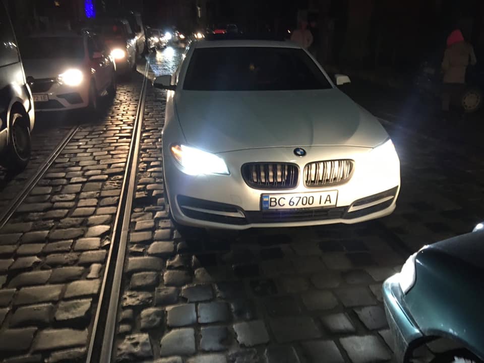 Чиновник Львівської міськради Ігор Самотій, порушивши правила дорожнього руху, серед вулиці побив іншого водія. Фото: Лілія Бедрій-Ферцак