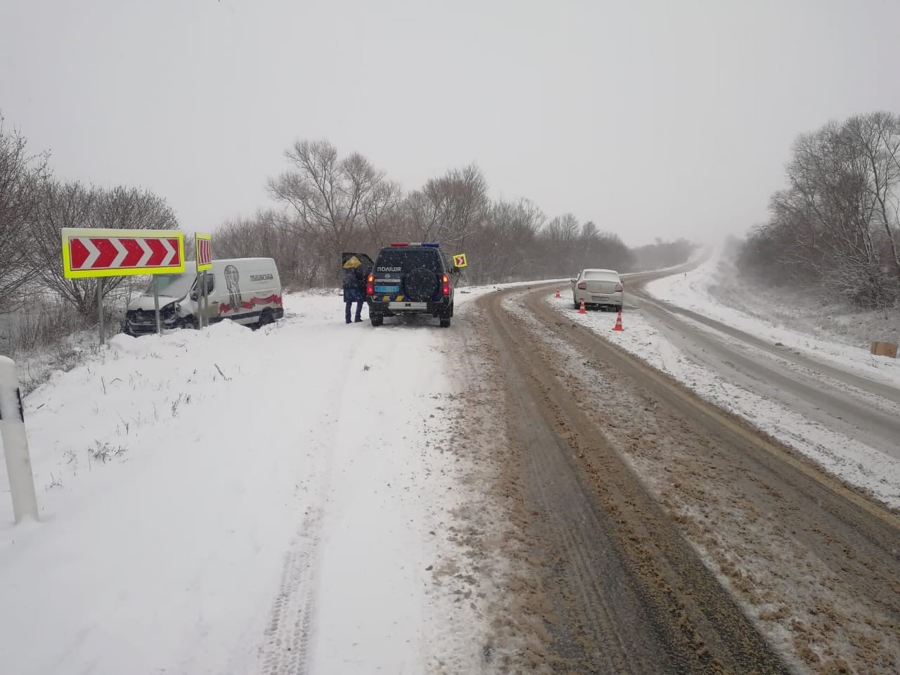 На Львівщині в ДТП постраждали троє людей, їх госпіталізували. Фото поліції