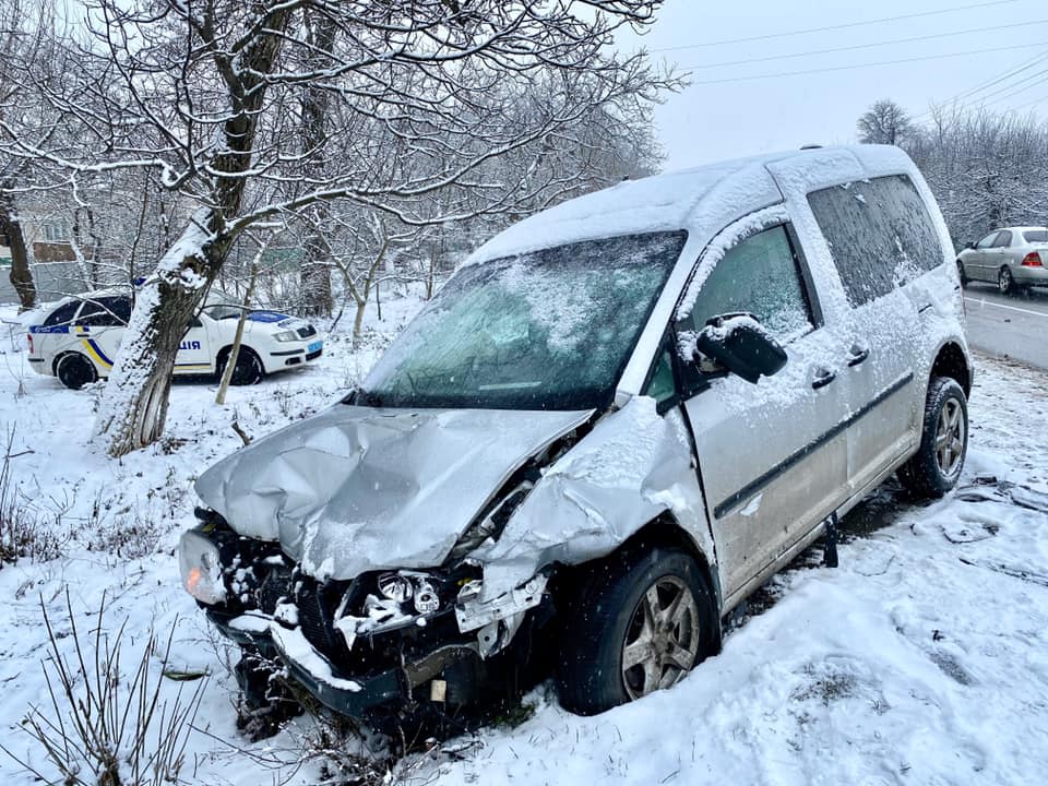 Львів’янин за кермом автомобіля спричинив смертельну ДТП. Фото поліції