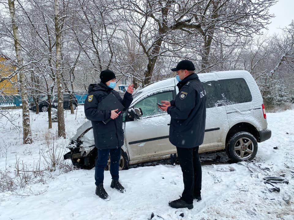 Львів’янин за кермом автомобіля спричинив смертельну ДТП. Фото поліції