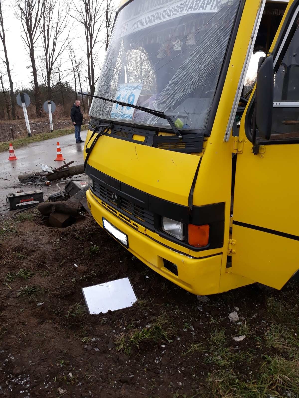 На Львівщині маршрутка зіткнулася з поїздом. Фото: Львівська залізниця