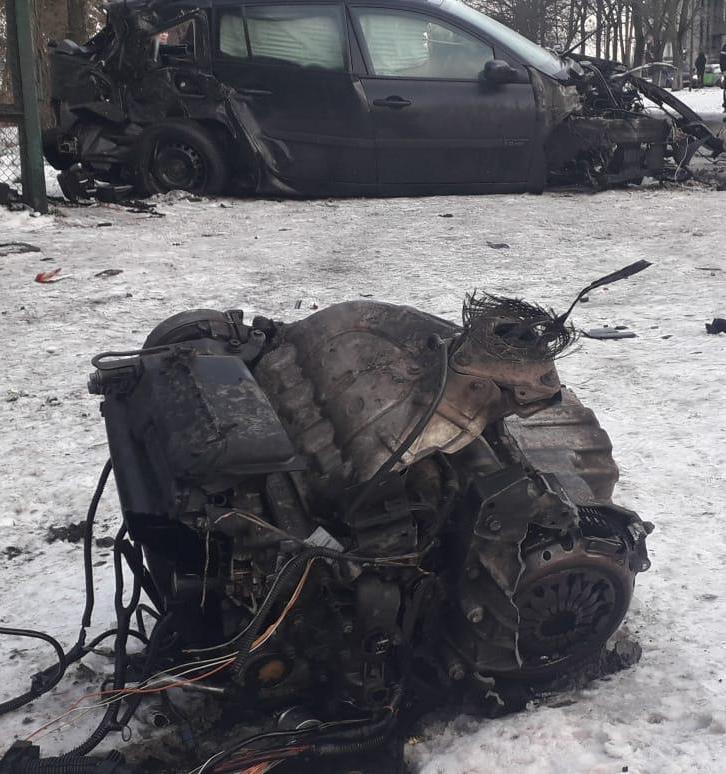 У Соснівці на Львівщині автомобіль зіткнувся з маршруткою. Фото поліції