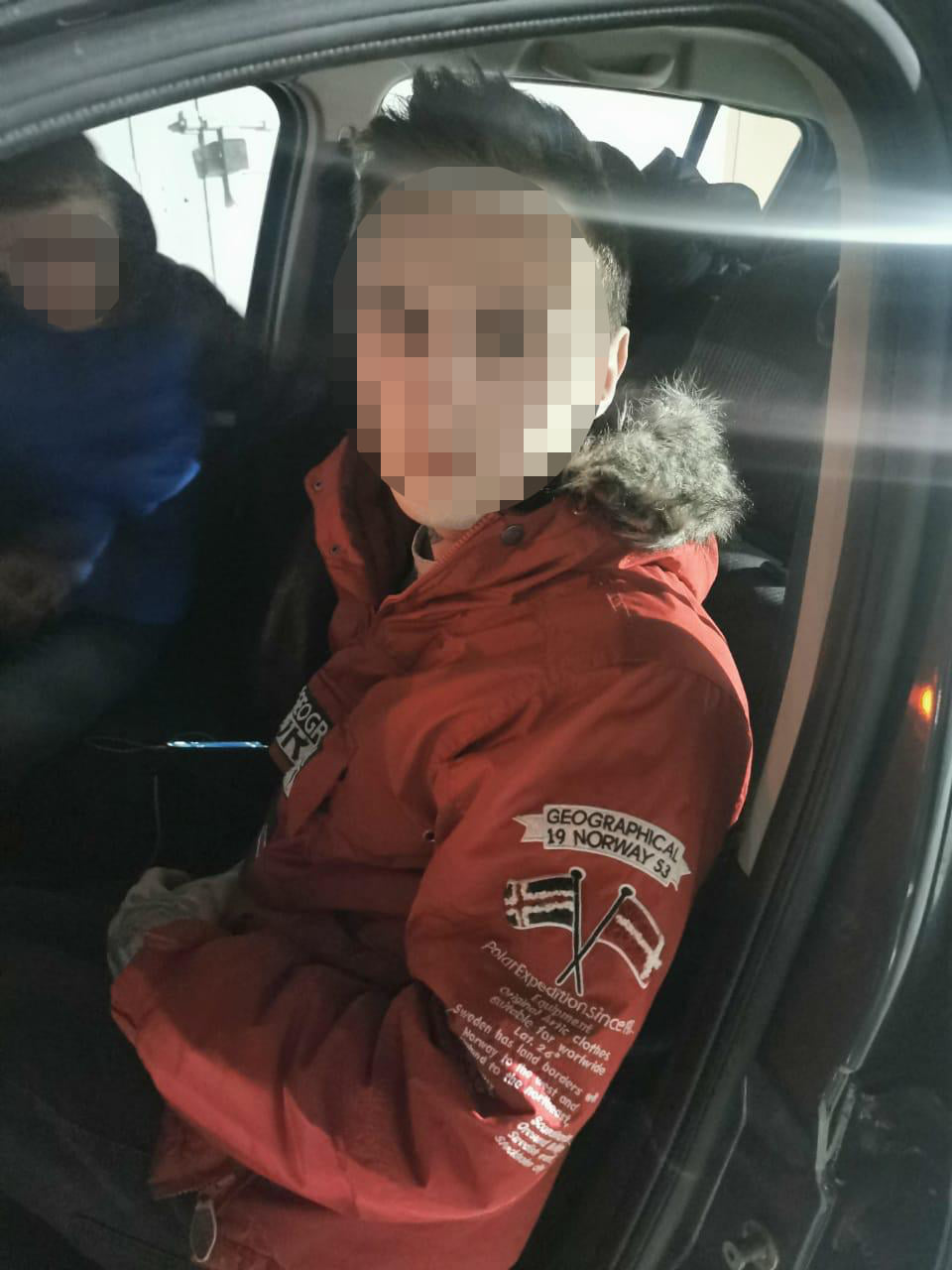 У Львові четверо хлопців увірвалися в орендовану квартиру 18-річної дівчини з хлопцем. Фото поліції