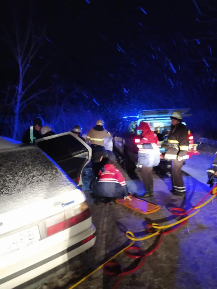 Зранку 31 січня у Бориславі на Львівщині сталася ДТП. Фото: ДСНС Львівщини