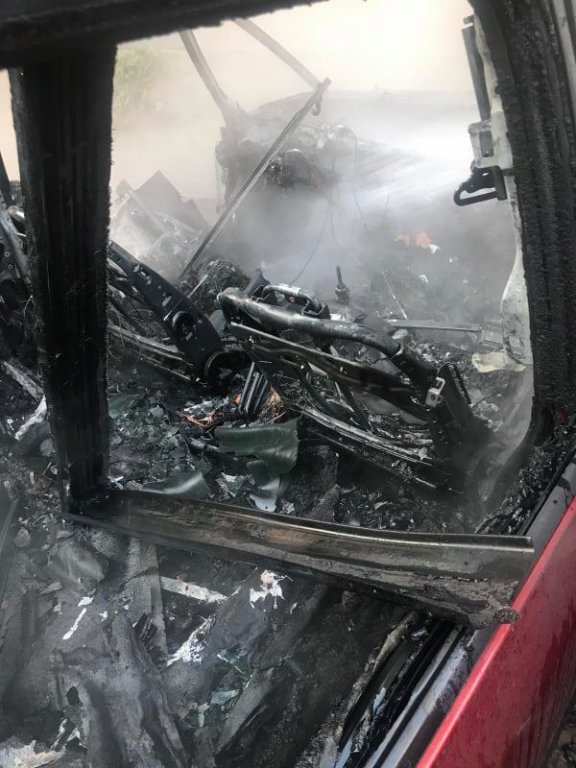 На вулиці Шевченка у Львові згорів автомобіль. Фото: ДСНС Львівщини