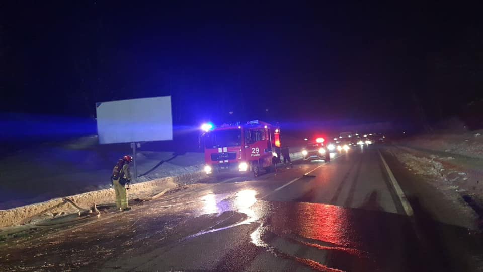 Біля Львова сталась пожежа в автомобілі. Фото: Варта1