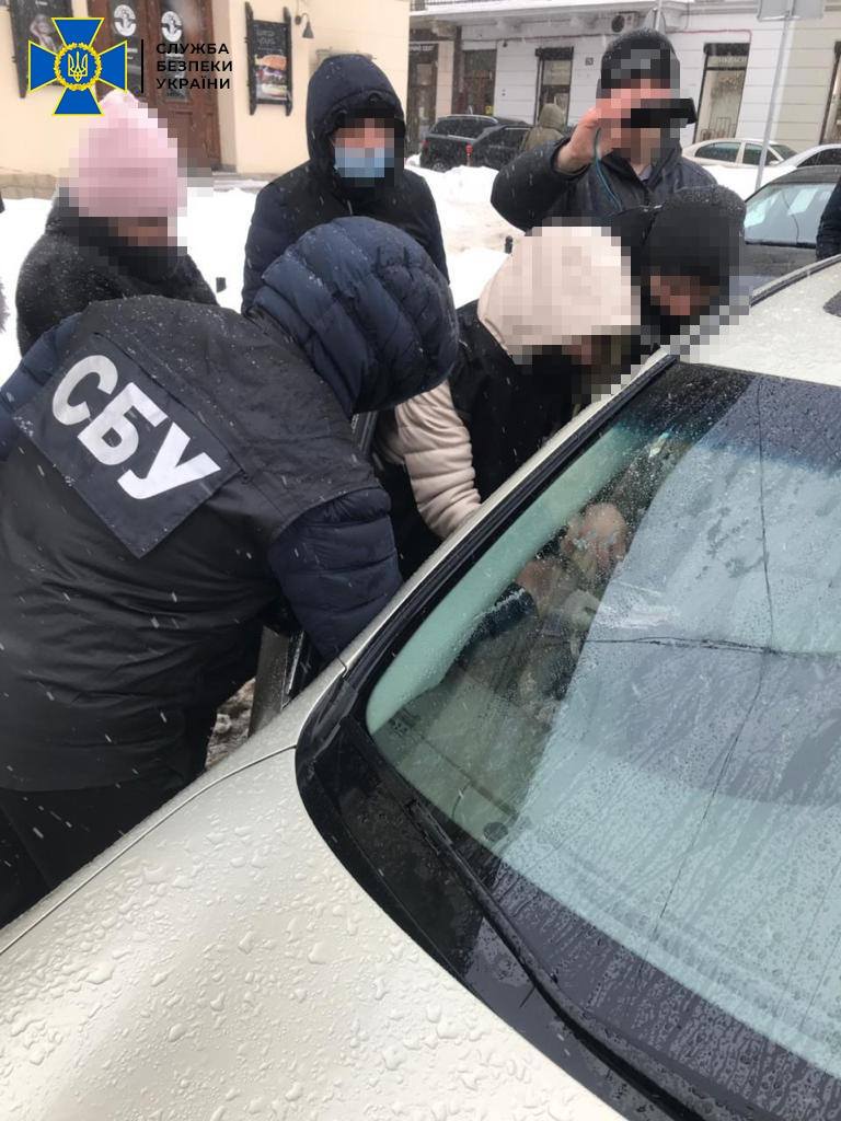 Львівську чиновницю затримали на хабарі. Фото: Служба безпеки України