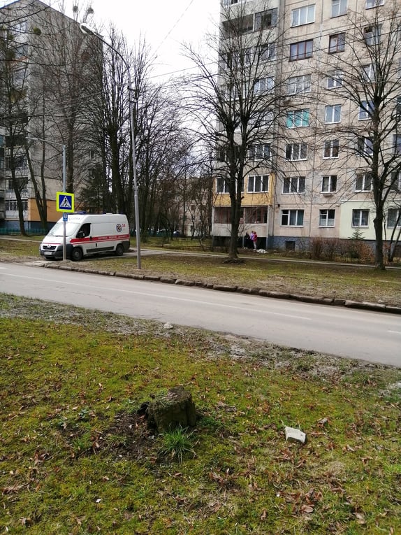 У Львові з вікна однієї з багатоповерхівок випав чоловік. Фото: leopolis.news