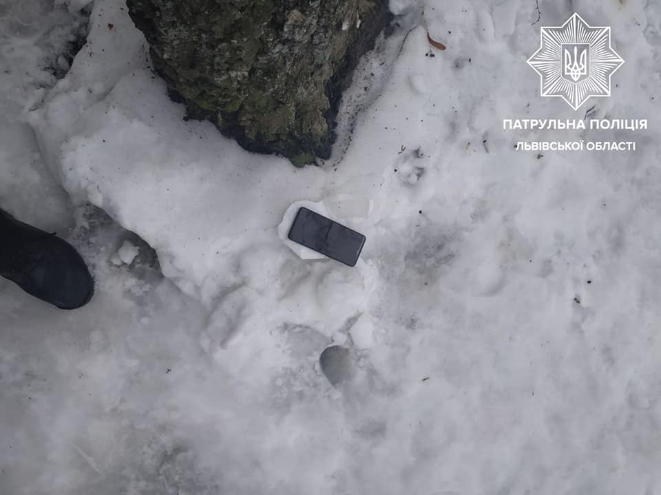 У Львові на вулиці Курмановича побили і пограбували 20-річного хлопця. Фото: поліції