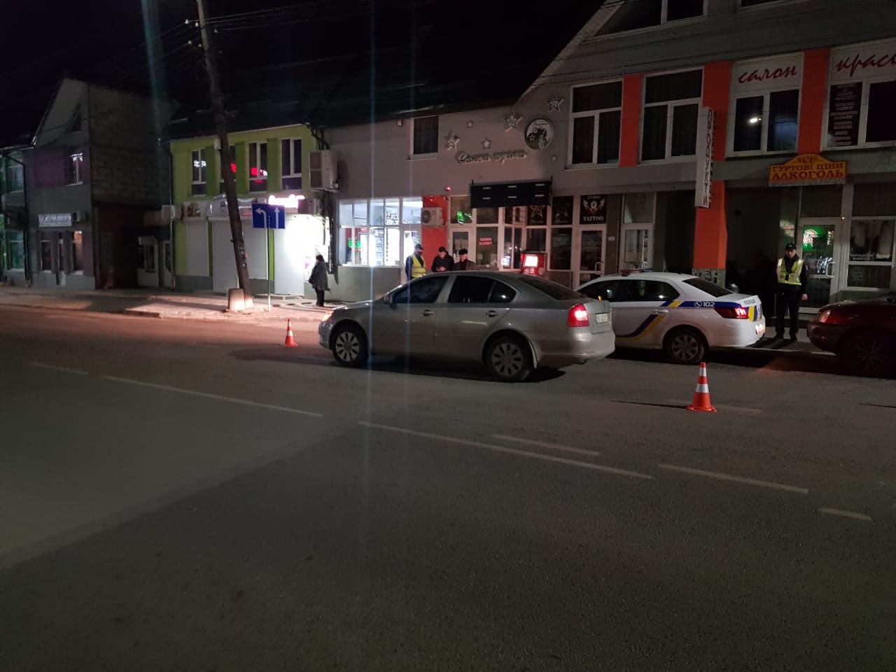 У Винниках на вулиці Галицькій автомобіль збив чоловіка. Фото: поліції