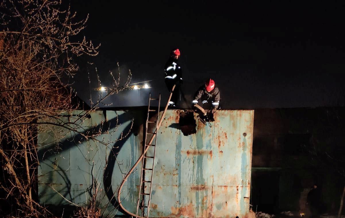У Личаківському районі Львова сталась масштабна пожежа. Фото: ДСНС Львівщини