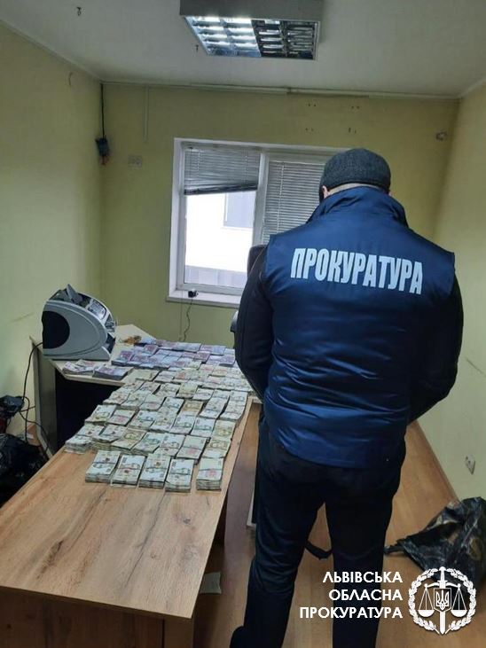 У Львові викрили конвертаційний центр з оборотом близько 1,7 мільярдів. Фото: Львівська прокуратура