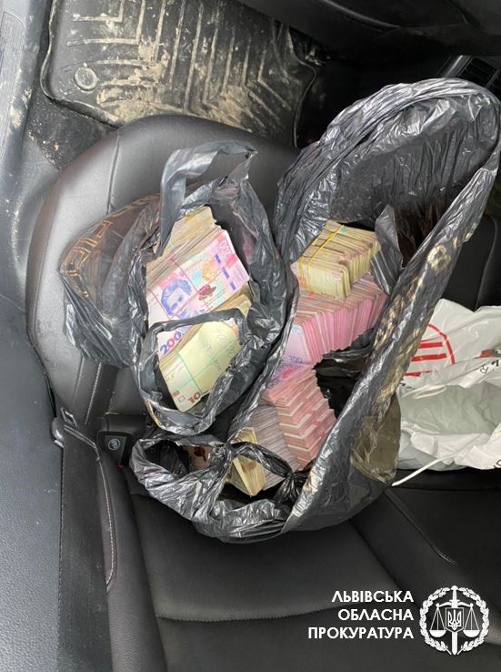 У Львові викрили конвертаційний центр з оборотом близько 1,7 мільярдів. Фото: Львівська прокуратура