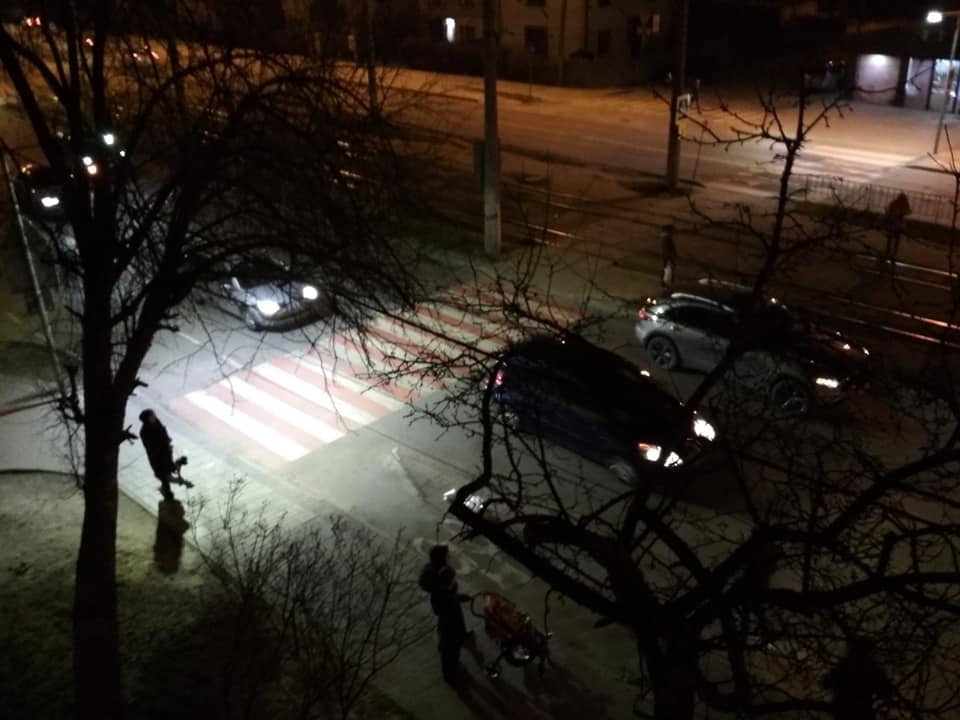 У Львові на пішохідному переході збили людину. Фото: Варта1
