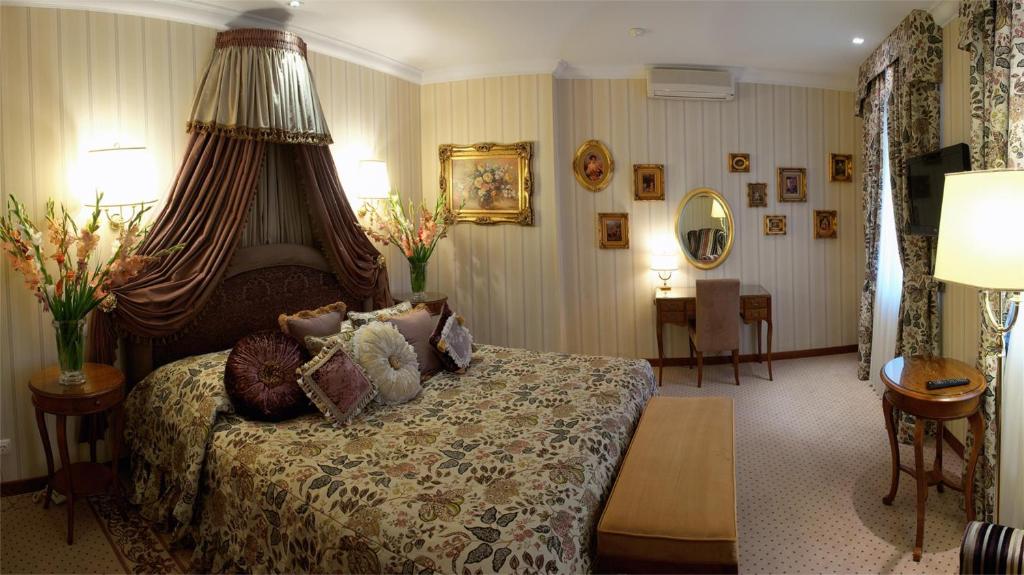 Королівський Люкс &mdash; Готель Швейцарський