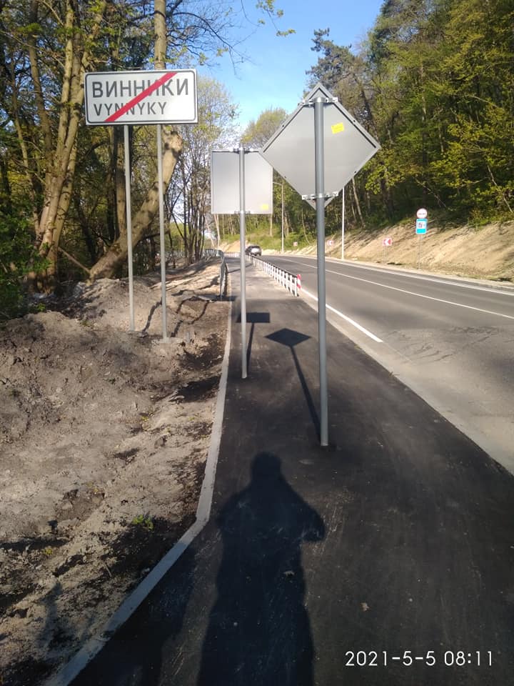 У Львові дорожні знаки встановили на велодоріжках. Фото: Партикевич Олександр 