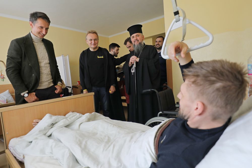Митрополит Епіфаній відвідав відвідав поранених військових у львівській лікарні