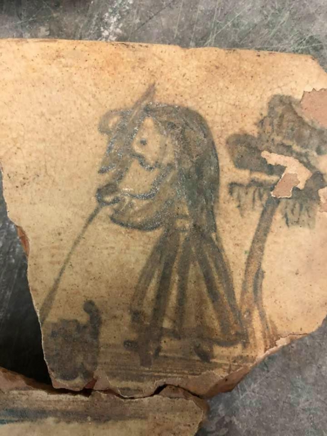 В одній із давніх кам&rsquo;яниць у центрі Львова знайшли кахлі 1530 року. Фото із Фейсбук сторінки Лілії Онищенко