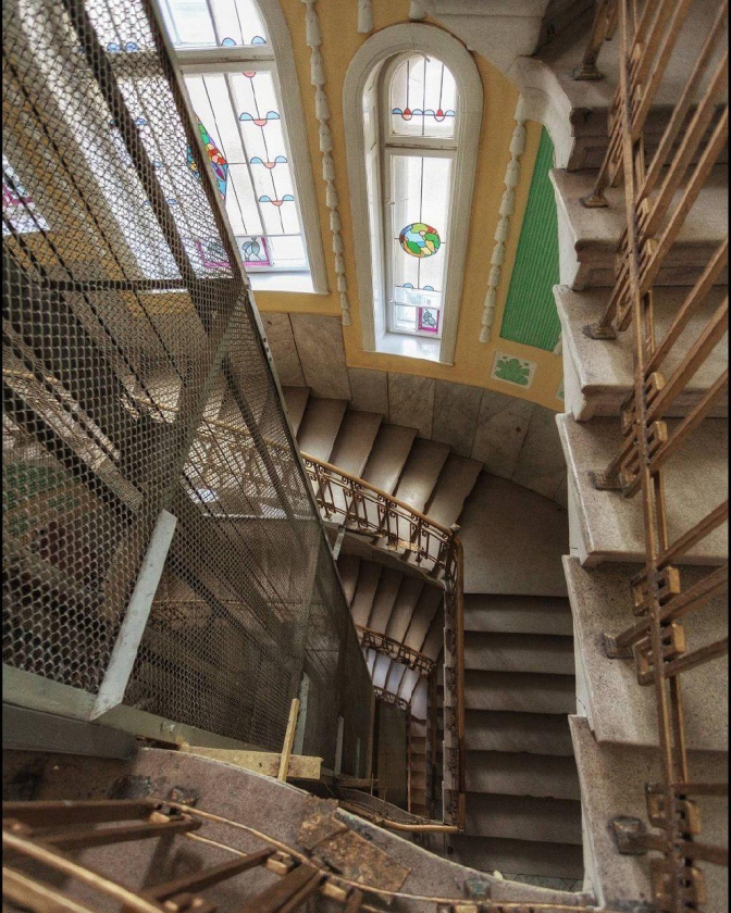 У соцмережах опублікували фото унікальних львівських під’їздів. Фото: instagram/syndrom__stendalya