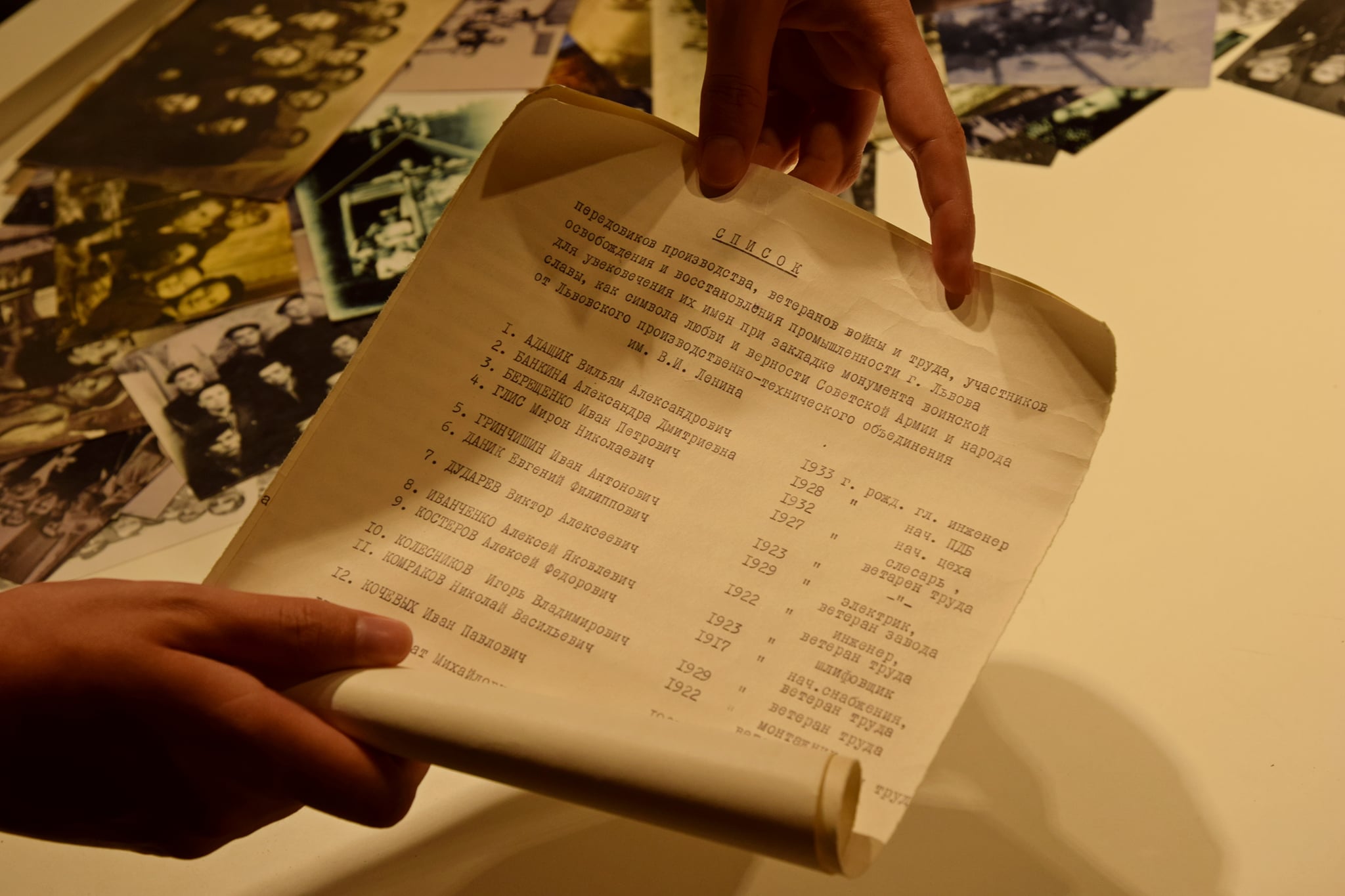 У Монументі Слави знайшли капсулу з запискою: що пишуть. Фото: Територія Терору