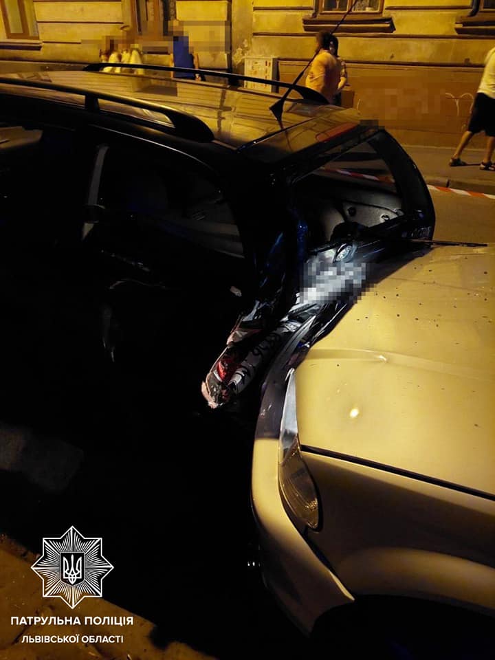 23-річний львів'янин збив пішохода і протаранив три машини. Фото: поліція