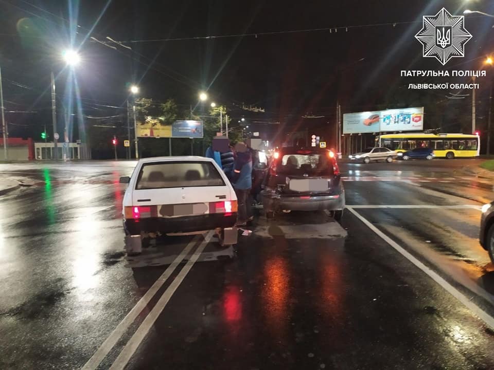 У Львові сталась аварія на світлофорі. Фото: поліція Львівщини