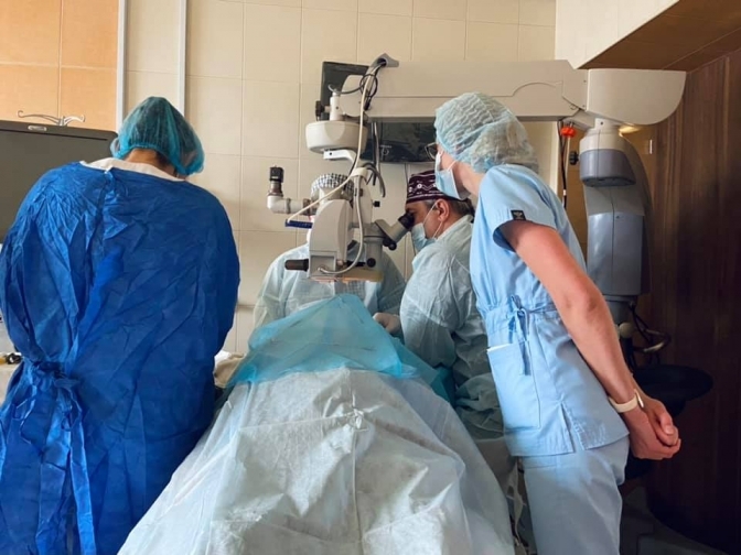 Львівські лікарі провели пересадку рогівки ока. Фото: Клінічна лікарня швидкої медичної допомоги Львова