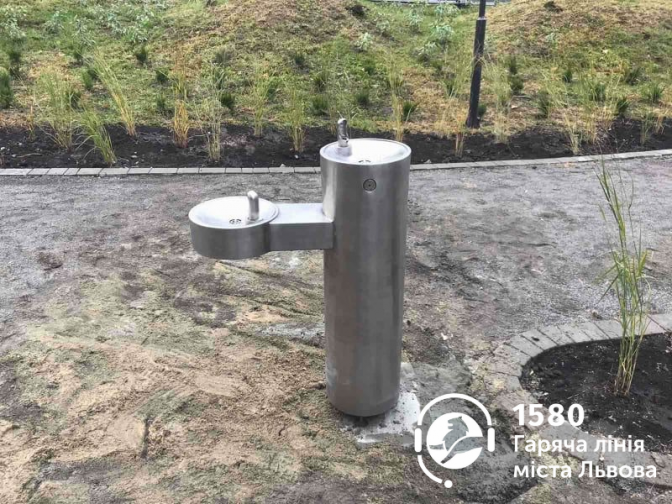 У громадському просторі на вулиці Личаківській встановили питний фонтан. Фото: Гаряча лінія міста Львова
