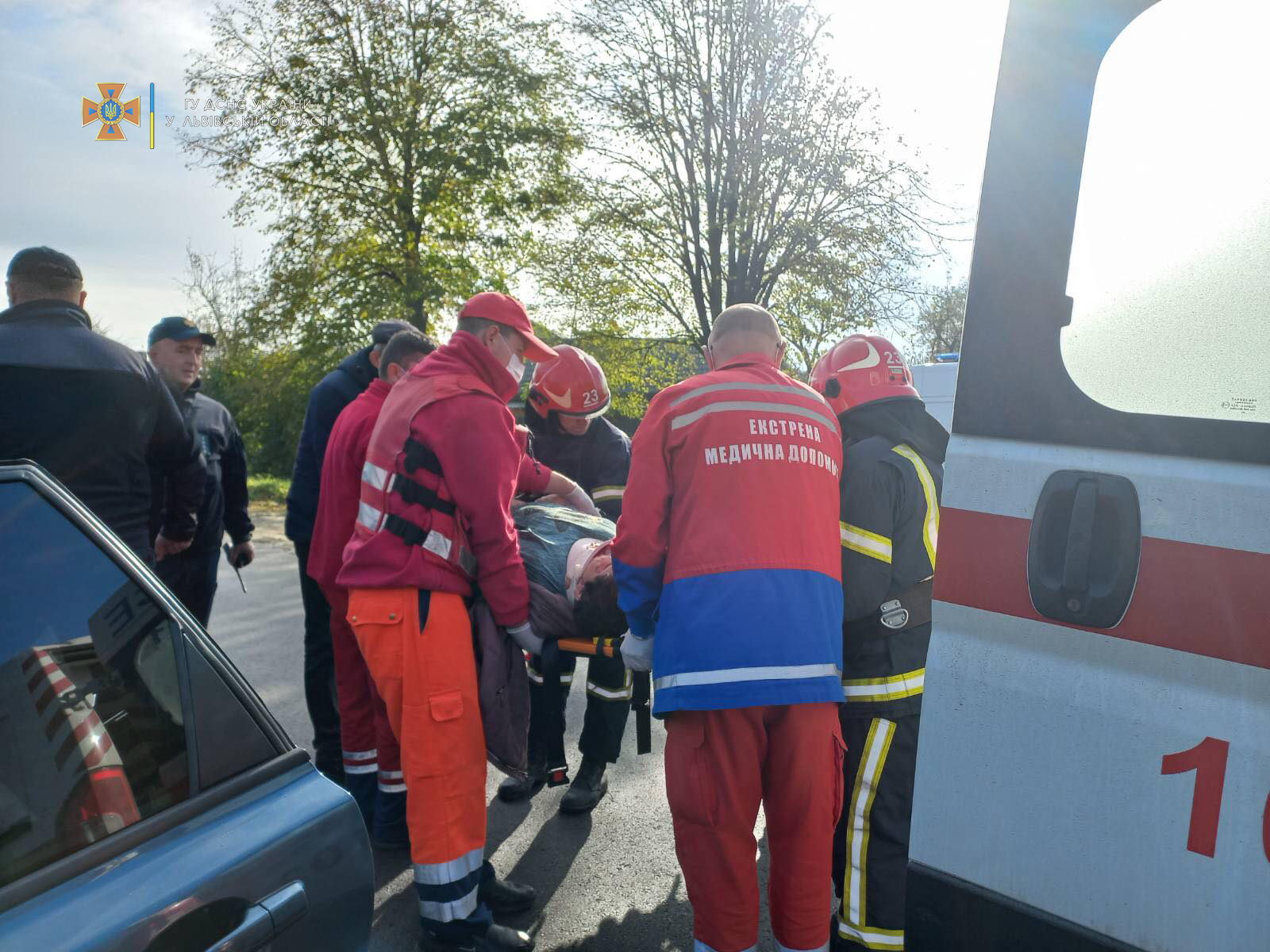 На Львівщині сталась ДТП, у якій постраждали двоє людей. Фото: ДСНС Львівщини