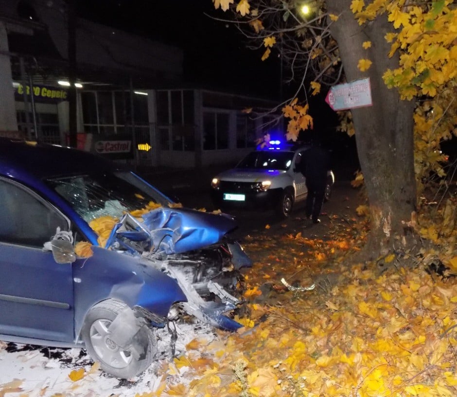 У Стрию п&rsquo;яний водій спричинив ДТП, двоє людей у лікарні. Фото: поліція Львівщини