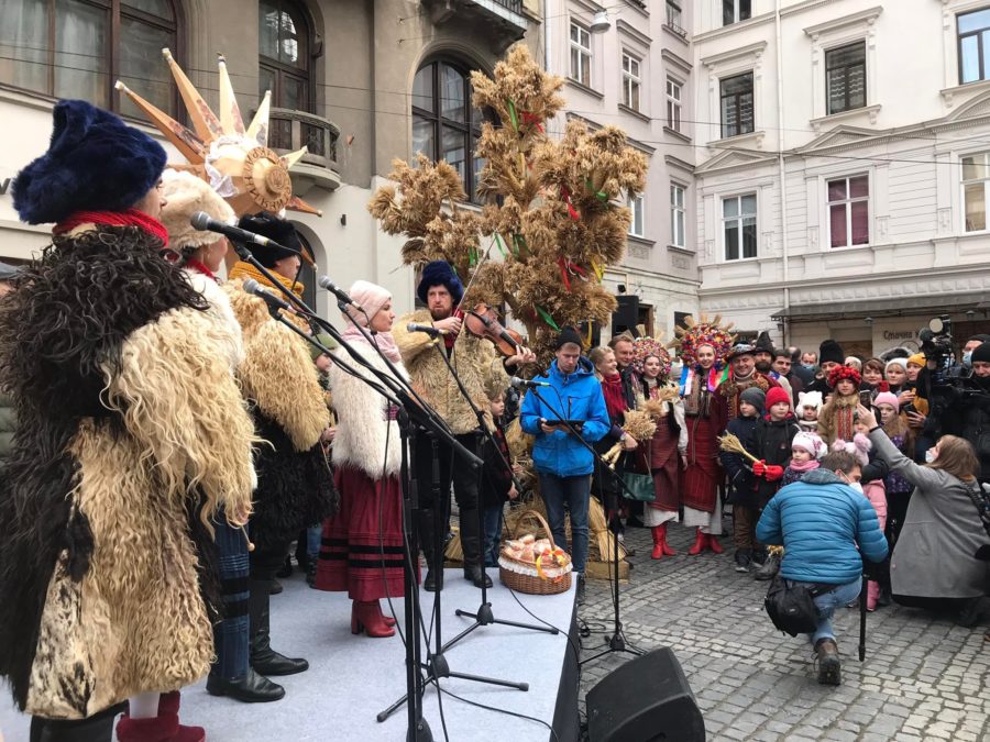 У Львові традиційно встановили Різдвяного Дідуха