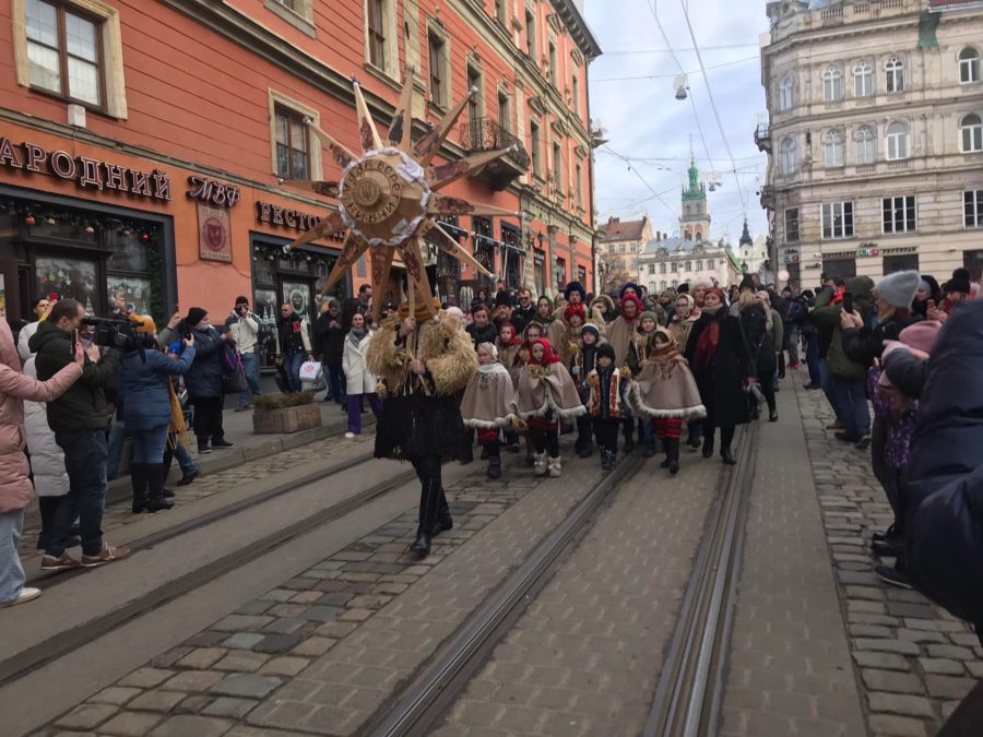 У Львові традиційно встановили Різдвяного Дідуха