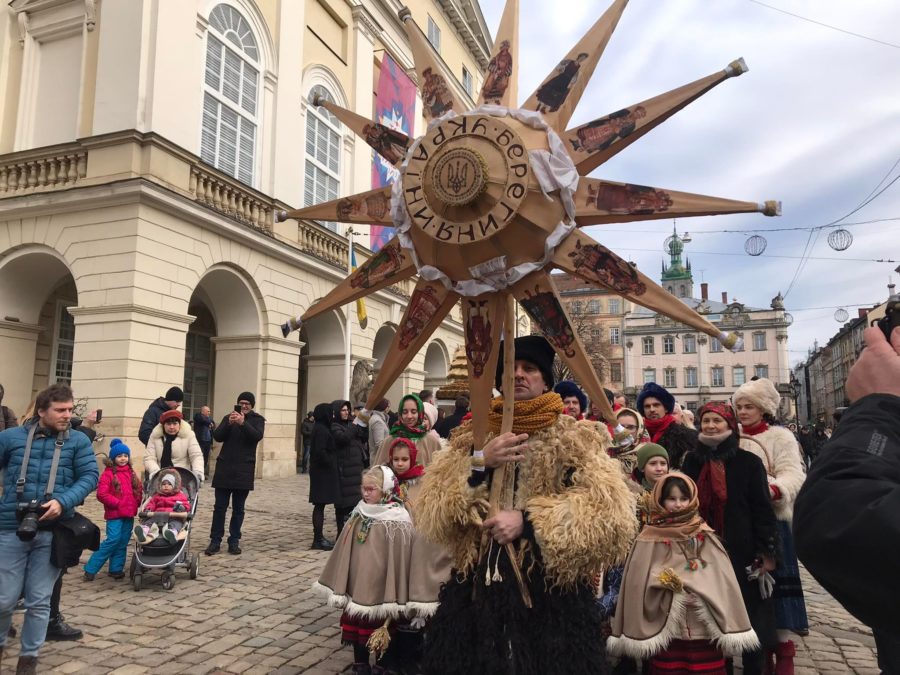 У Львові традиційно встановили Різдвяного Дідуха