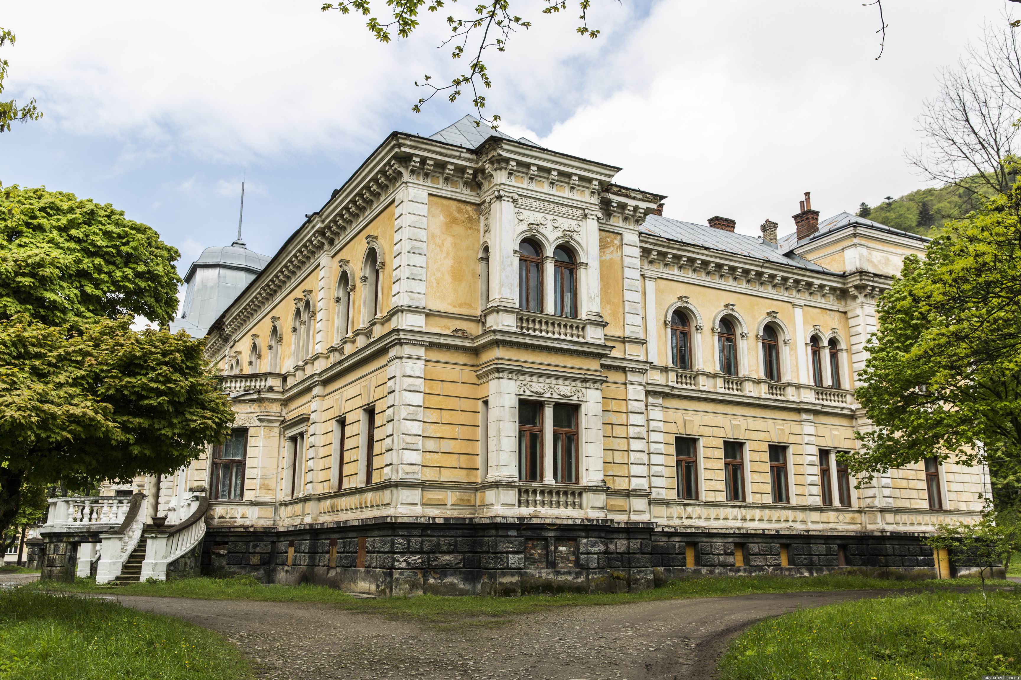 Палац баронів Гределів. Фото: Yuriy Buriak