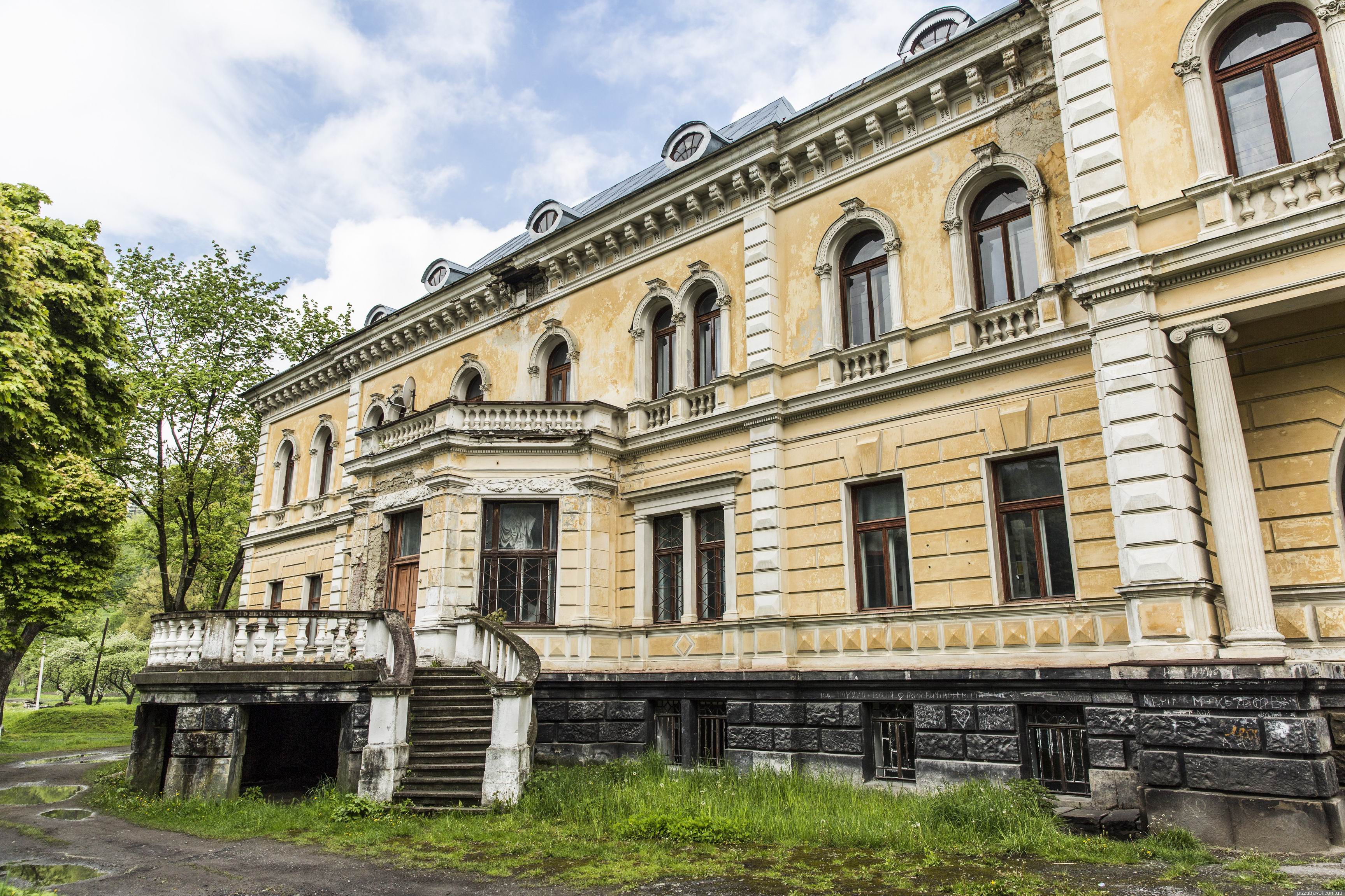 Палац баронів Гределів. Фото: Yuriy Buriak
