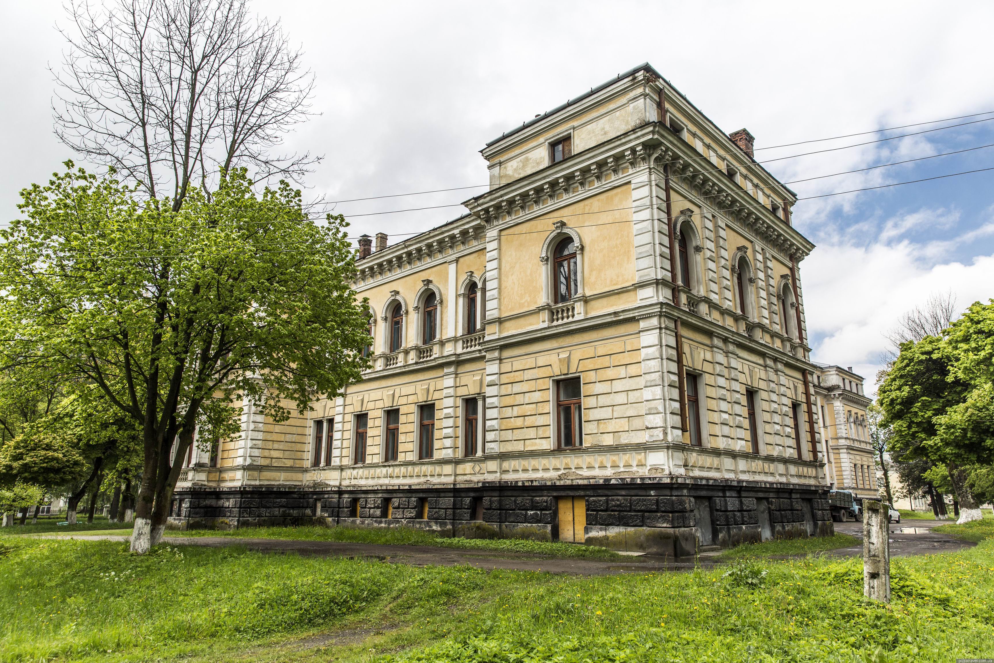 Палац баронів Гределів. Фото: Yuriy Buriak