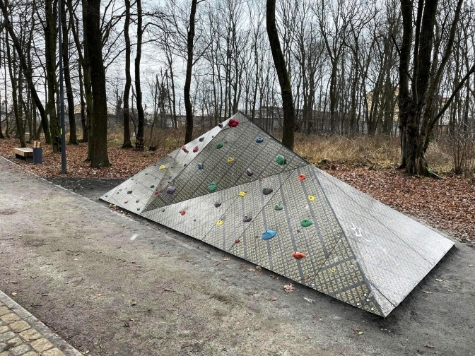 На Білогорщі облаштували дитячі майданчики