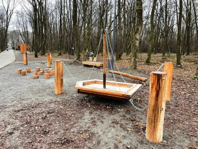 На Білогорщі облаштували дитячі майданчики