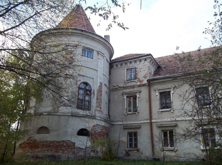 Сьогодні палац Марсів має вигляд напів руїн