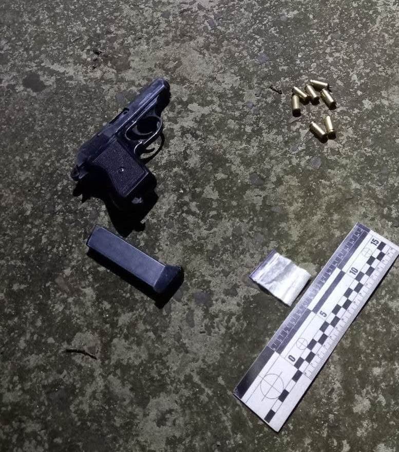 У Дрогобичі чоловік розгулював вулицями з пістолетом із наркотиками у стволі