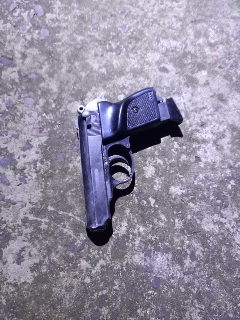 У Дрогобичі чоловік розгулював вулицями з пістолетом із наркотиками у стволі